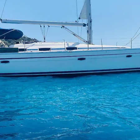 Velero En Botel Denia